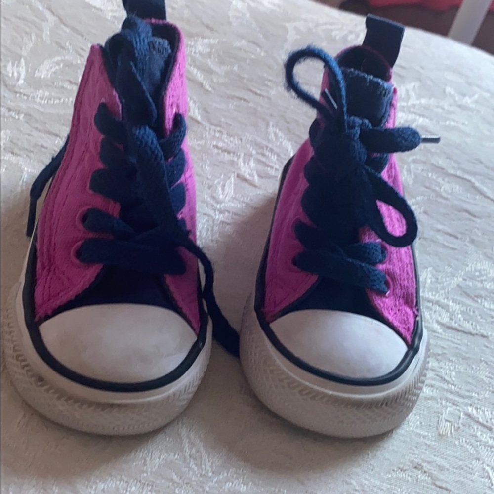 Size 3 toddler shoes.